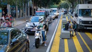 Tránsito a primera hora de la mañana en la calle Consell de Cent en Septiembre de 2020