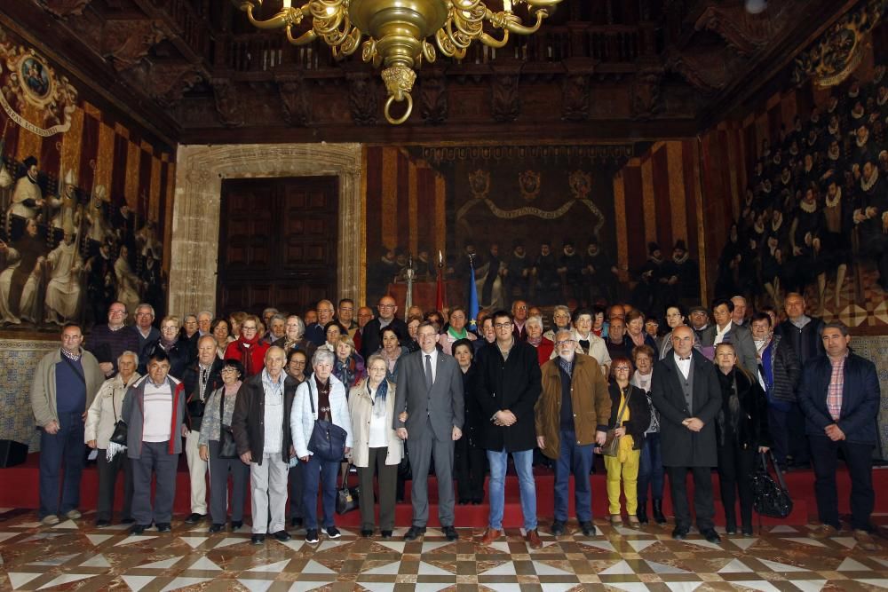 Vecinos de Morella, de visita en el Palau de la Generalitat