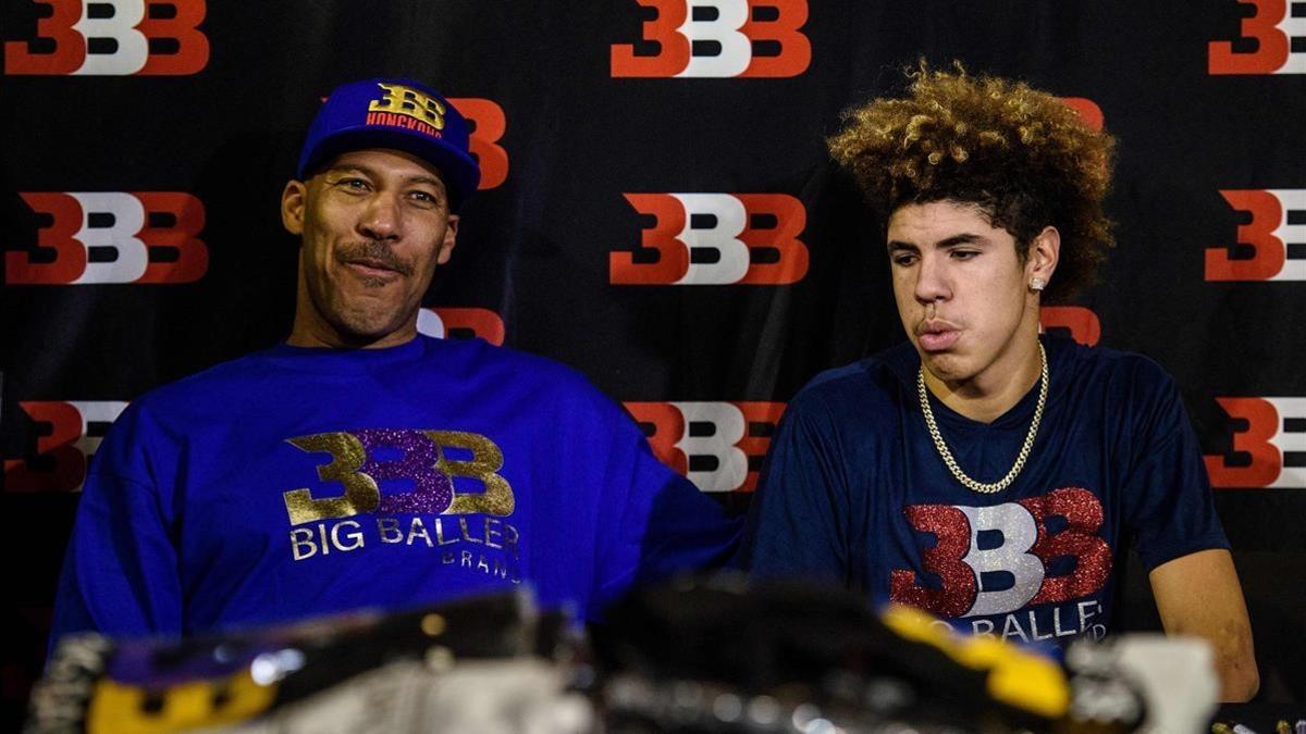 LaVar Ball, padre de Lonzo Ball, en una rueda de prensa.