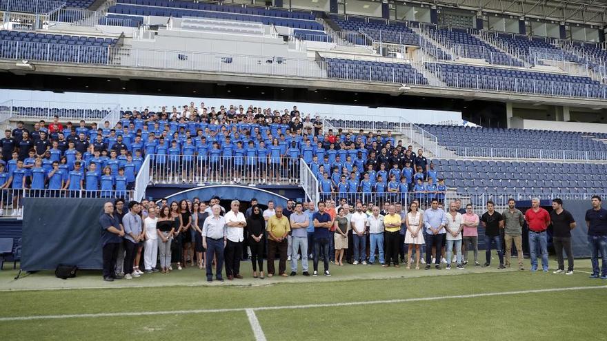 Imagen del minuto de silencio de los trabajadores del Málaga CF en La Rosaleda