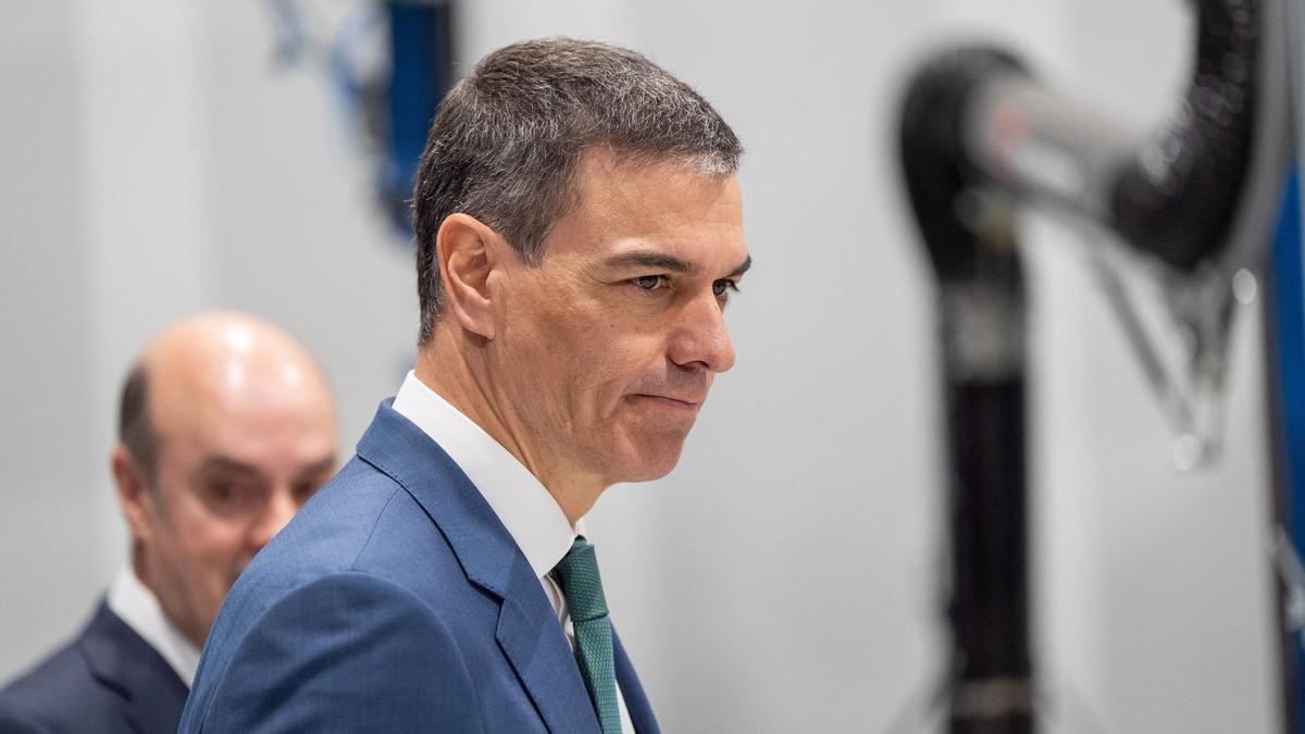 El presidente del Gobierno, Pedro Sánchez, durante la inauguración del centro de fabricación aeroespacial avanzada (ADMIRE) de ITP Aero, en el Parque Tecnológico nº300, a 27 de febrero de 2025, en Zamudio, Vizcaya, País Vasco (España). La empresa ITP Aero