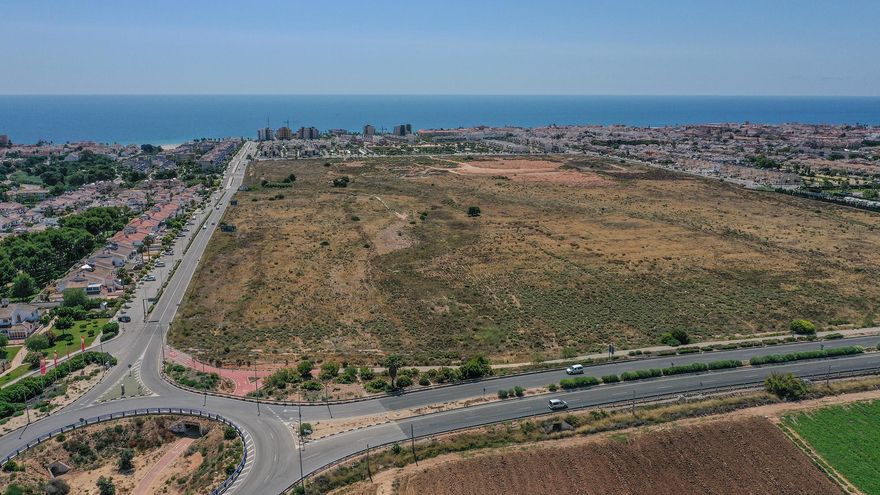 Pilar de la Horadada aprueba una reclasificación para construir 1.000 viviendas turísticas en Lo Monte