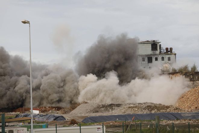 EN IMÁGENES: Así fue la demolición de las torres de carbón de Baterías de Avilés