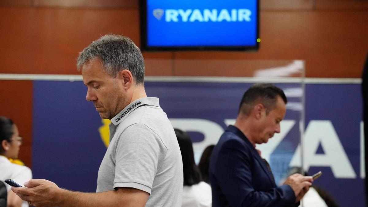 La huelga en Ryanair e EasyJet causa retrasos en decena de vuelos en El Prat