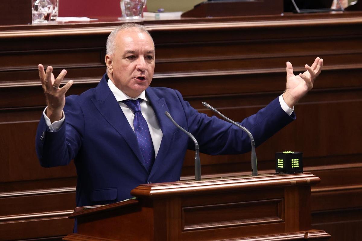 Lusi Campos (NC-Bc) ddurante su defensa de la enmienda a la totalidad.