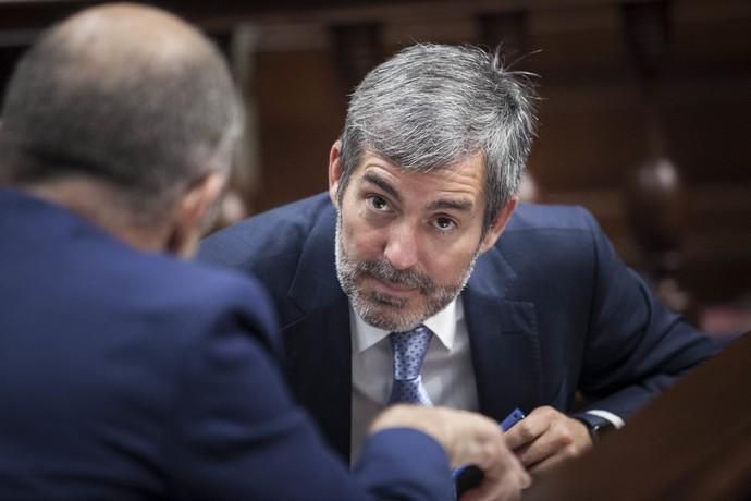 Pleno en el Parlamento de Canarias