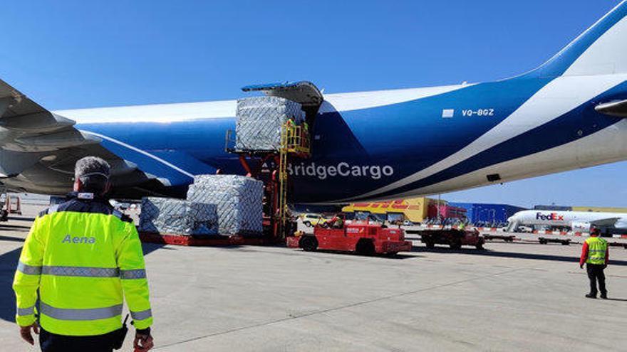 Un avió amb material sanitari operat als aeroports d&#039;AENA