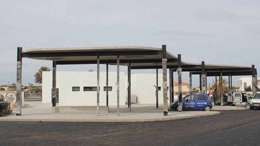 La nueva estación de guaguas de Corralejo está terminada