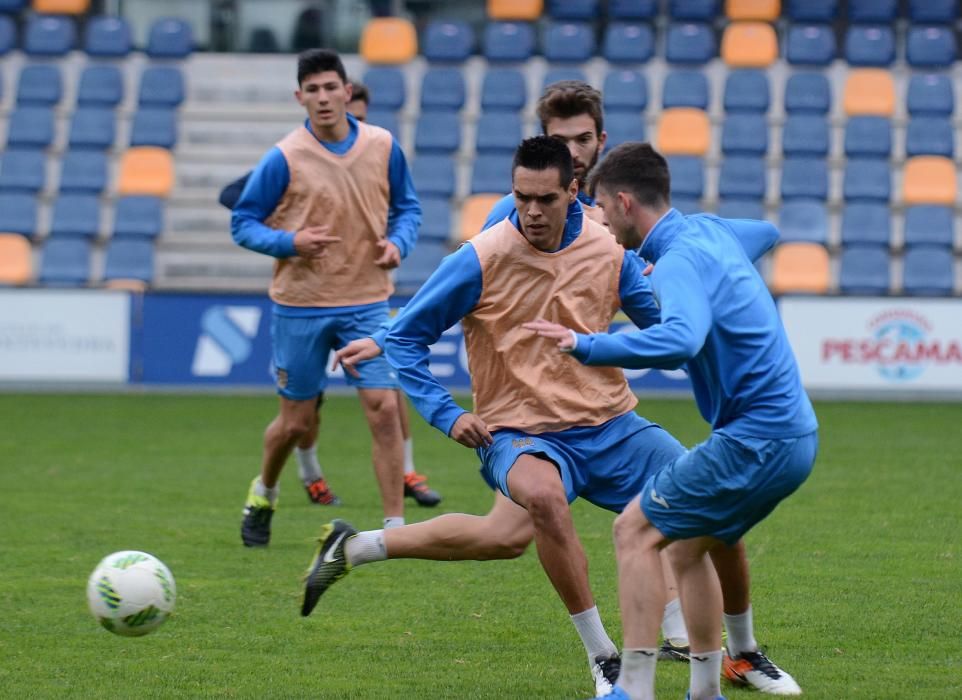 Entrenamiento del Pontevedra en Pasarón