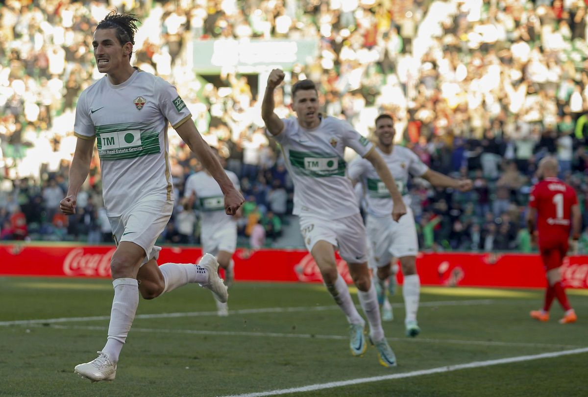 Pere Milla celebra uno de sus tres goles.