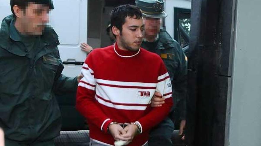 Ingresa en prisión el joven acusado de matar al subteniente de la Guardia Civil de Cangas
