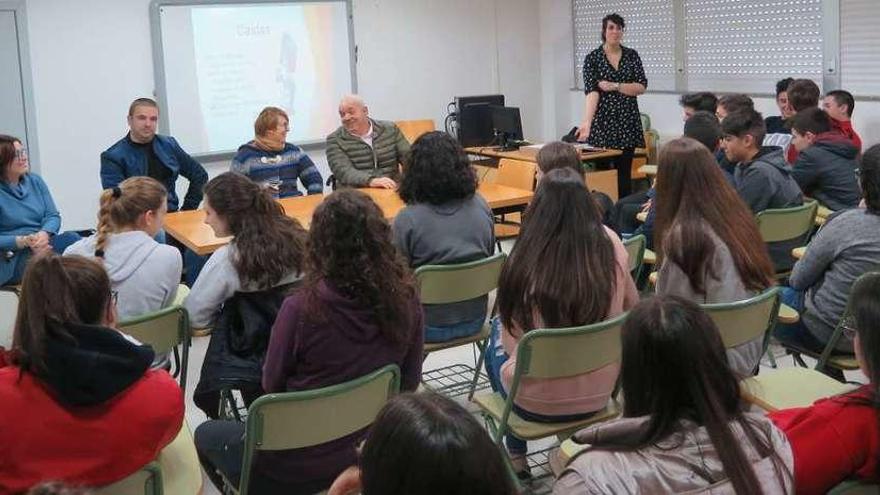 Alumnos del Agra de Leborís asisten a una charla sobre lesiones medulares