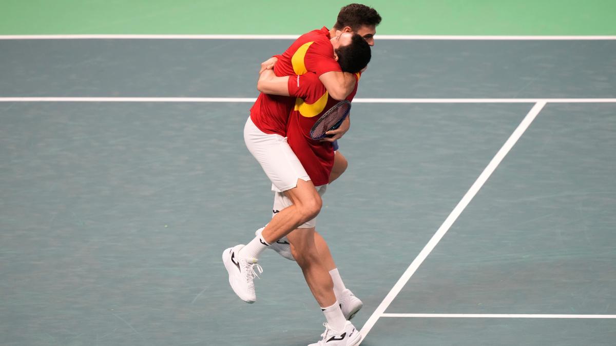 Granollers y Pedro Martínez celebran el triunfo de España