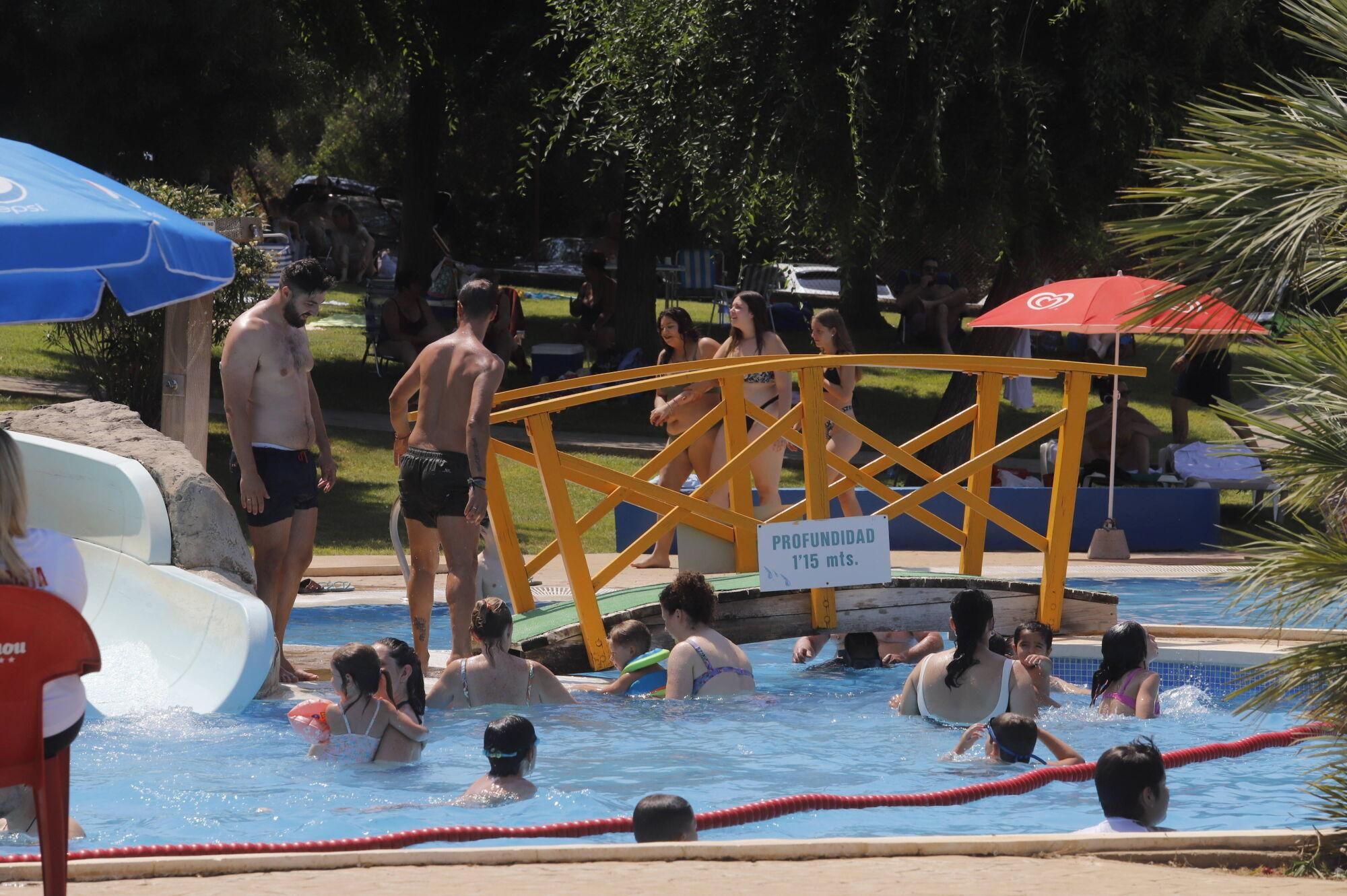 Domingo de piscina en Assuan y Las Dos Columnas