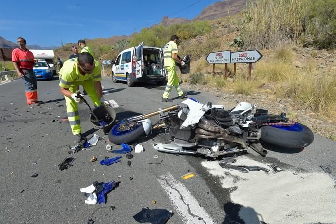 17-03-2019 SAN BARTOLOMÉ DE TIRAJANA. Accidente. Choca un coche contra tres motos.   Fotógrafo: ANDRES CRUZ  | 17/03/2019 | Fotógrafo: Andrés Cruz