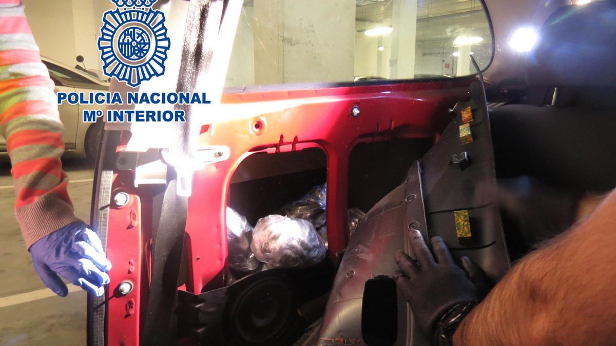 Dos detenidos tras el operativo policial en Vigo contra una red de transporte de hachís por carretera
