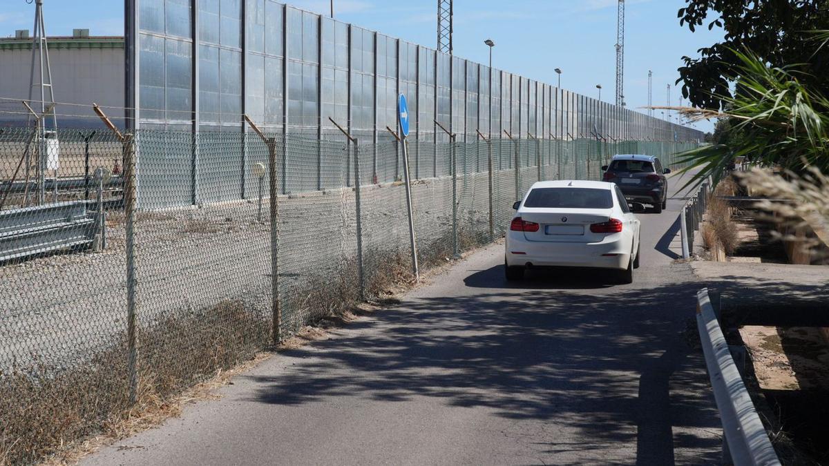 La construcción de la barrera del Serrallo, prácticamente completada.
