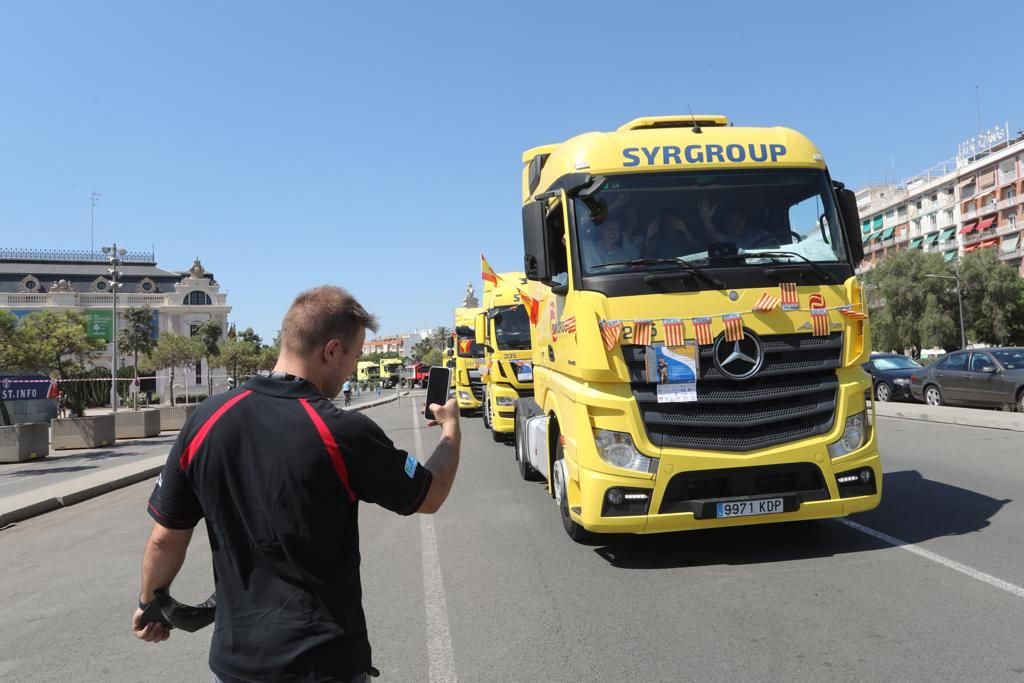 Los camiones salen a las calles de València para honrar a San Cristóbal