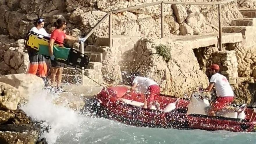 Rescatan a un joven de 27 años tras sufrir un accidente náutico en Xàbia