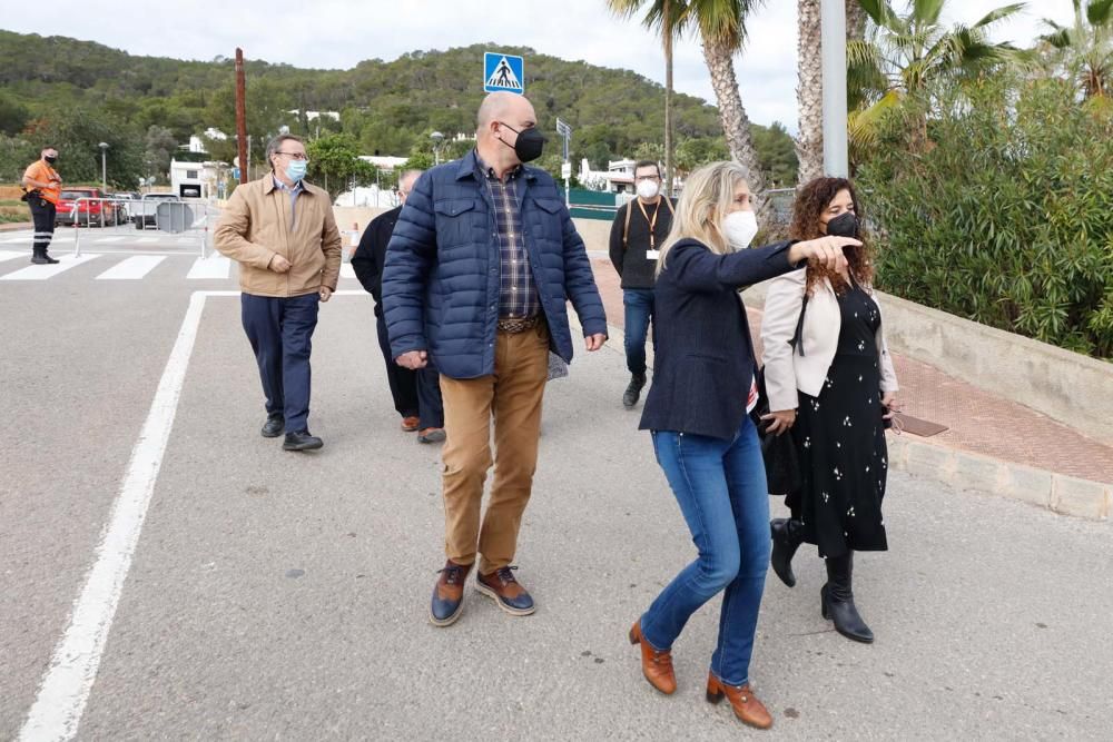 Pilar Costa visita el dispositivo de cribado de Santa Eulària.