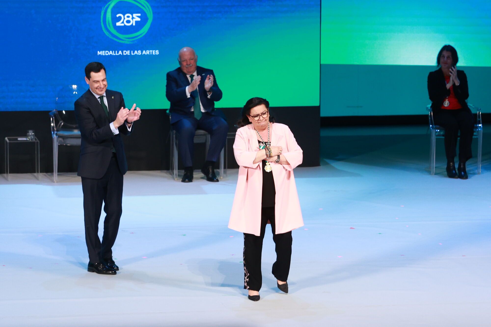 El presidente de la Junta de Andalucía, Juanma Moreno, y el presidente del Parlamento andaluz, Jesús Aguirre, entregan las Medallas de Andalucía y Títulos de Hijo Predilecto 2025 con motivo del 28F. A 28 de febrero de 2025, en Sevilla (Andalucía, España). Los títulos de Hijo Predilecto de Andalucía y las medallas de Andalucía suponen los máximos galardones concedidos por el Gobierno andaluz "en reconocimiento a las acciones, servicios y méritos excepcionales o extraordinarios, realizados en diferentes ámbitos, que hayan redundado en beneficio de Andalucía". 28 FEBRERO 2025 Rocío Ruz / Europa Press 28/02/2025. JUANMA MORENO;Rocío Ruz;