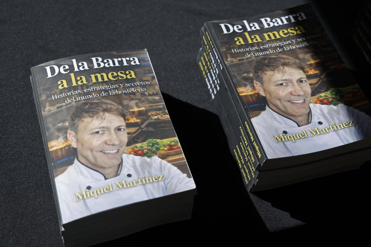 El llibre "De la barra a la mesa" de Miquel Martínez.