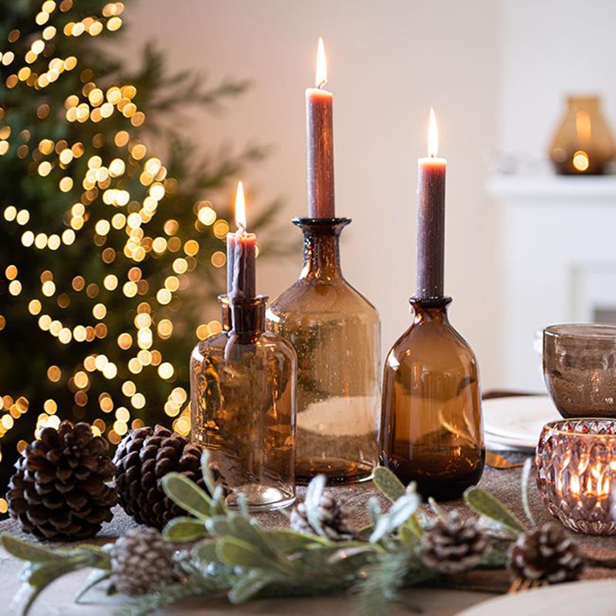 Velas en la mesa navideña de Maisons du Monde
