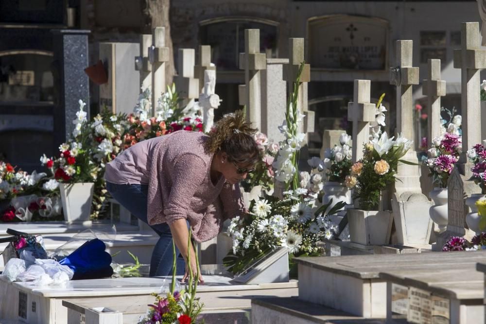 Día de Todos Los Santos en el cementerio de Los Remedios (Cartagena)