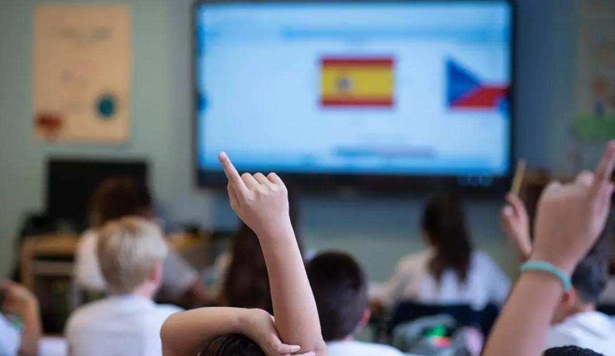 Un grupo de alumnos durante una clase en un colegio de Tenerife