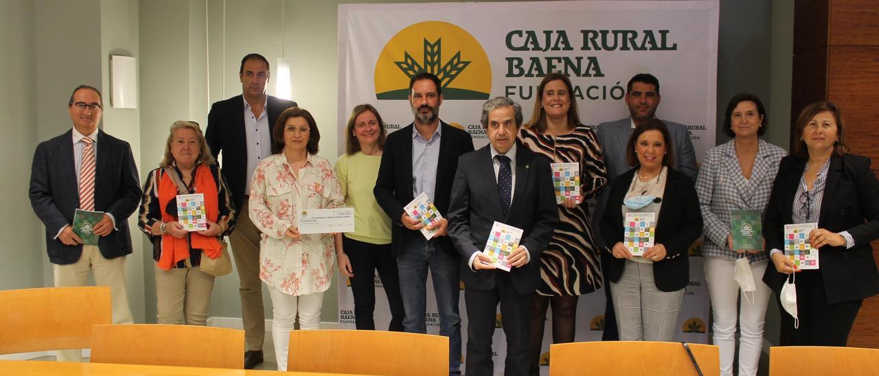 Participantes en la presentación de la guía y la ayuda a la asociación.