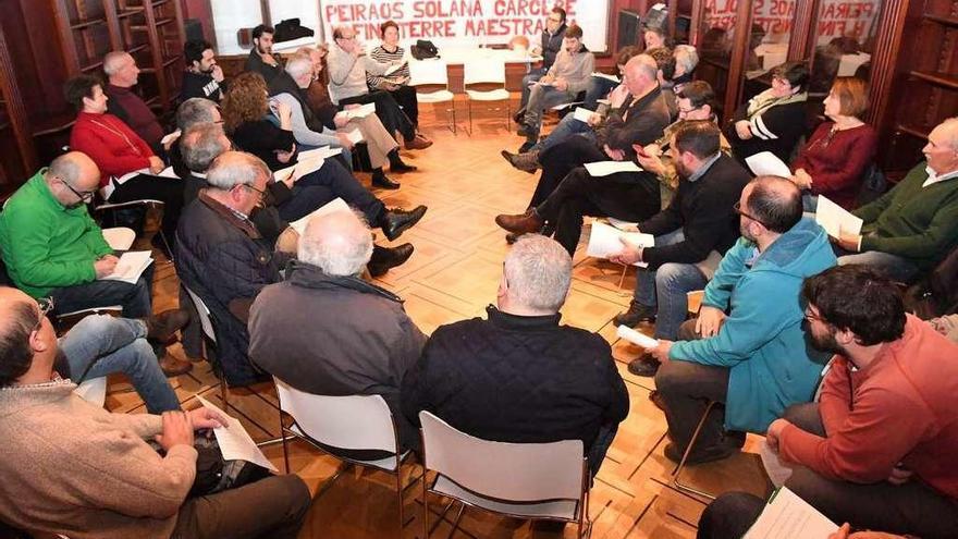 Asamblea de la Comisión Aberta en Defensa do Común celebrada ayer.