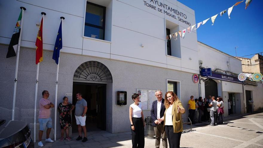 Torre de Miguel Sesmero renueva su ayuntamiento con infraestructuras más accesibles y sostenibles