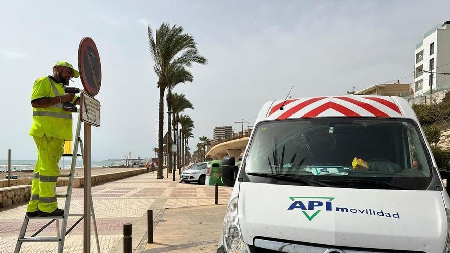 El Campello renueva la señalización vertical de sus calles