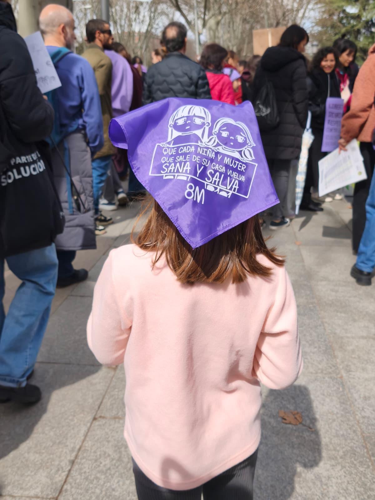 Una niña en la marcha del 8M en Madrid.