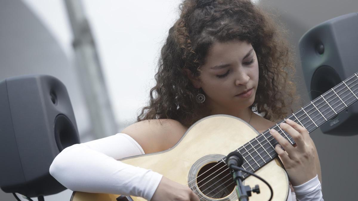 Recital de una guitarrista en el Palacio de la Merced dentro del ciclo de Jóvenes Flamencos de la Diputación.