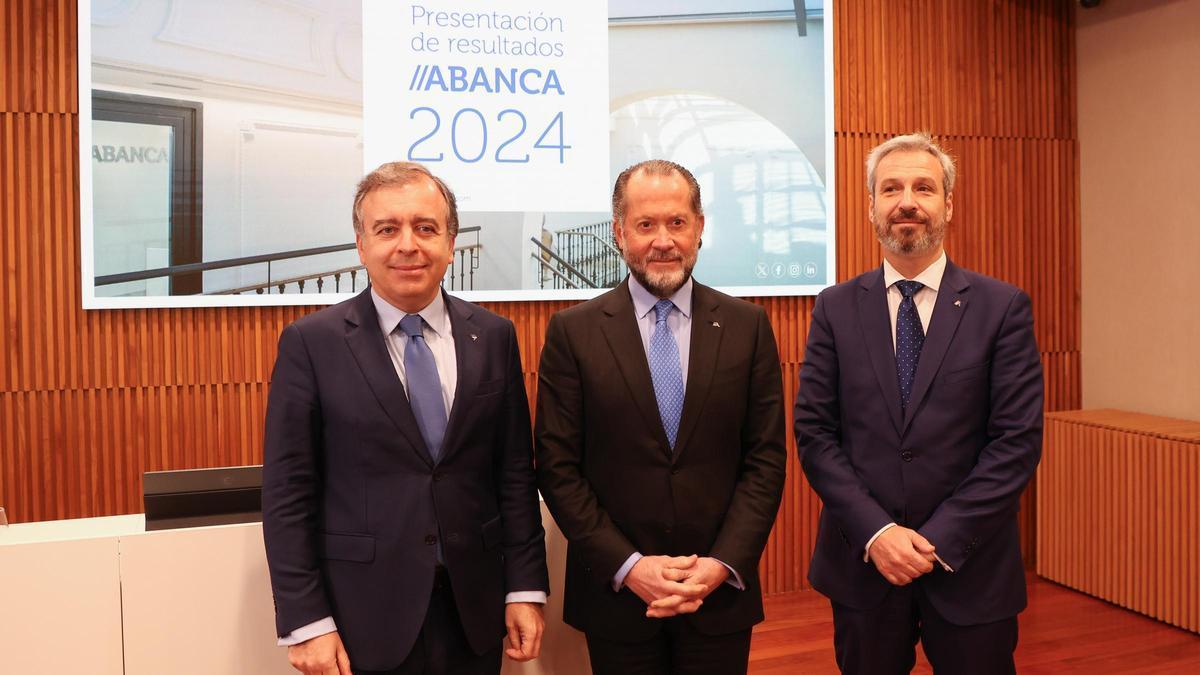 Francisco Botas, Juan Carlos Escotet y Alberto de Francisco Guisasola, esta mañana.
