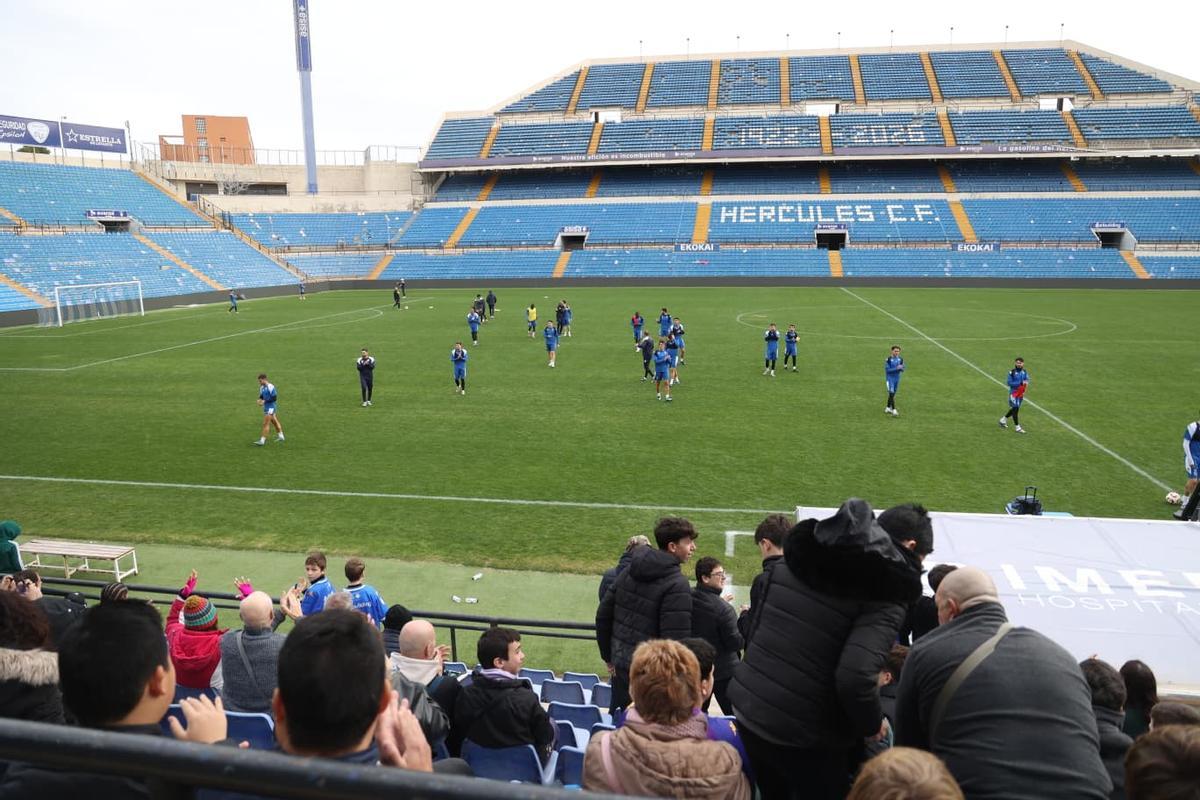 Así ha sido el entrenamiento de puertas abiertas del Hércules CF Así ha sido el entrenamiento de puertas abiertas del Hércules CF