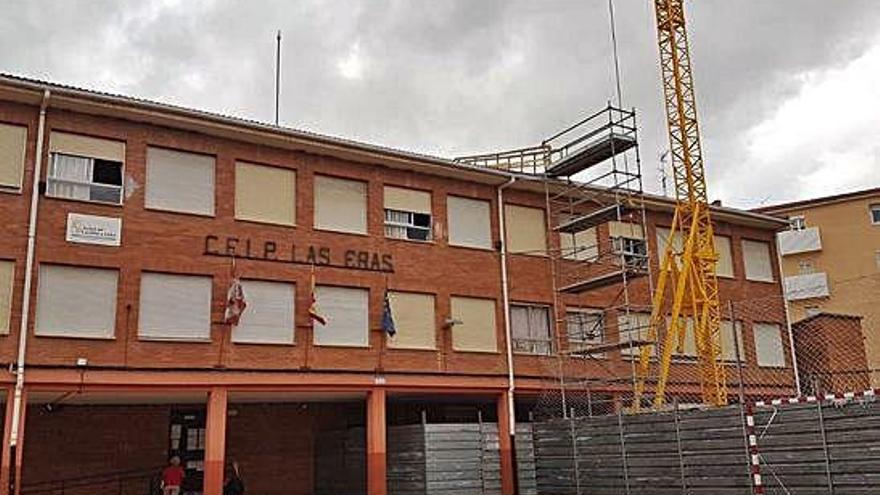 Aspecto que presentaba ayer el exterior del CEIP Las Eras. A. G.