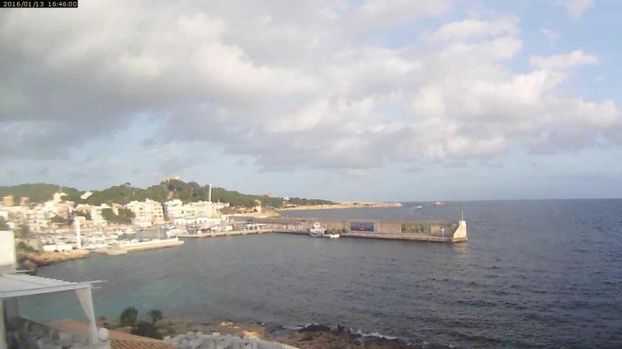 Wolken und Sonne: Cala Ratjada am Mittwochnachmittag (13.1.), aufgenommen von unserer Webcam.