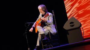 El guitarrista Rafael Riqueni durante una actuación en el Festival Flamenco de Nîmes 2023.