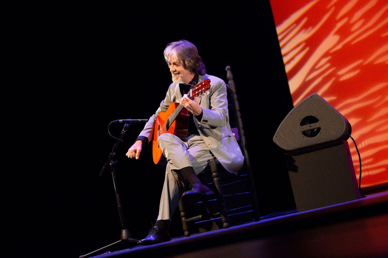 El guitarrista Rafael Riqueni durante una actuación en el Festival Flamenco de Nîmes 2023.