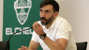 Elche C.F. presenta a Eder Sarabia como su nuevo entrenador