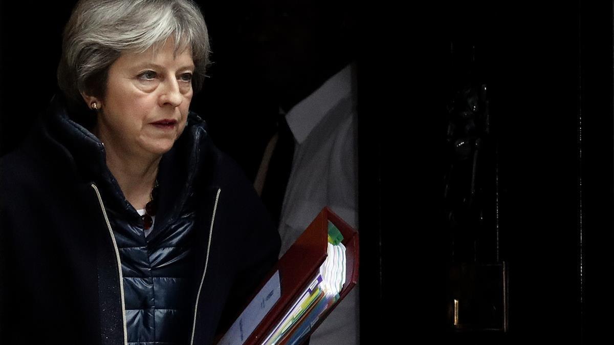 zentauroepp42507357 britain s prime minister theresa may leaves 10 downing stree180314133943