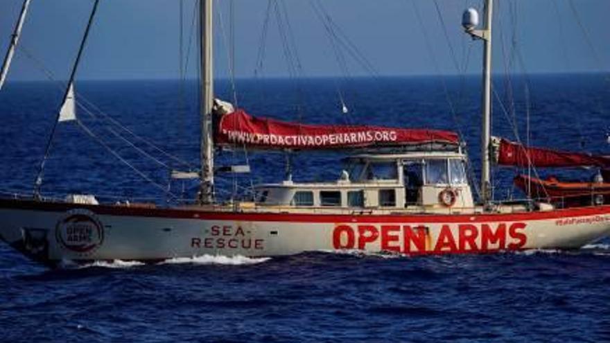 El veler Astral, d&#039;Open Arms, rumb a la costa espanyola