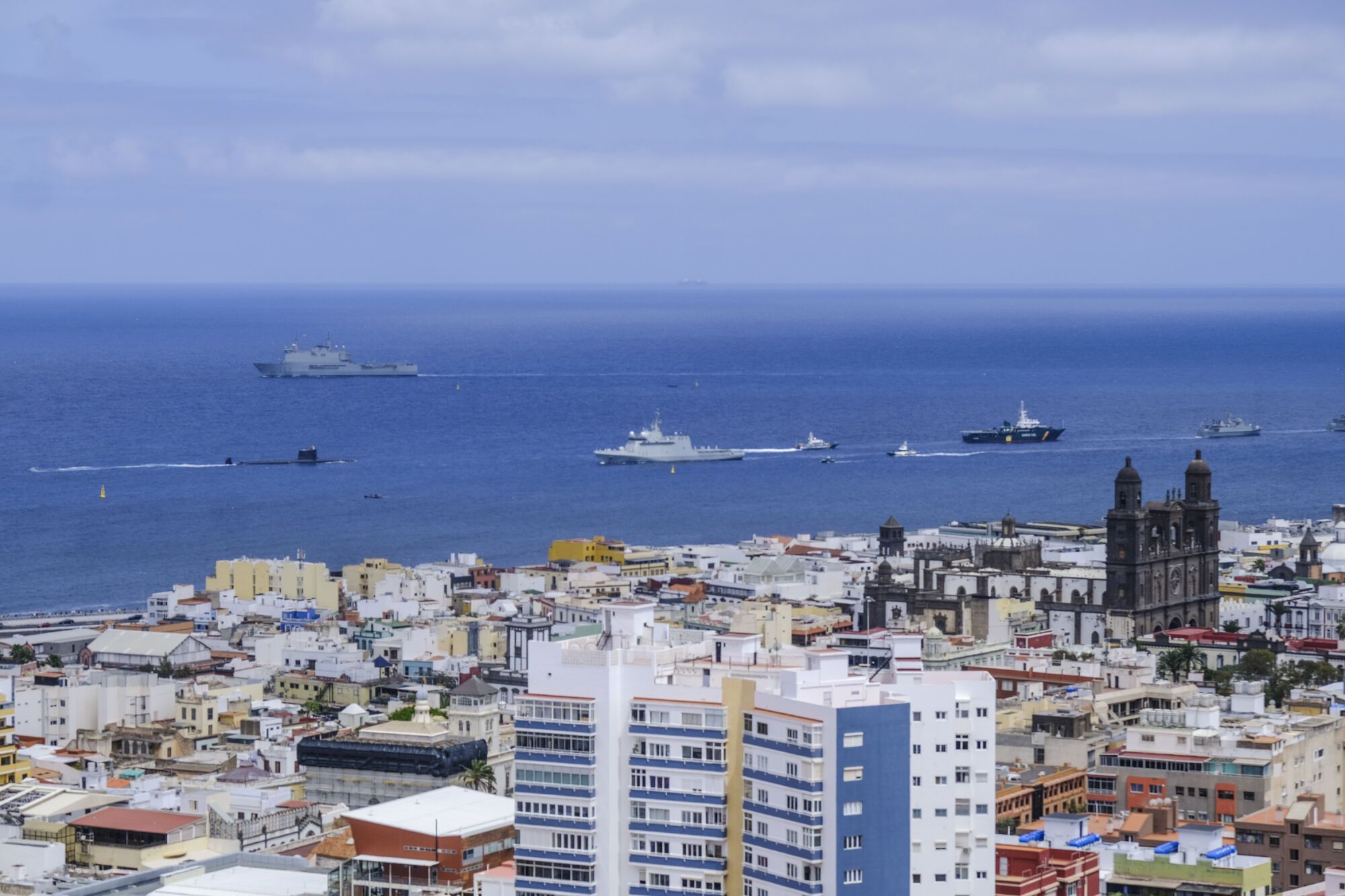 Los actos por el Día de las Fuerzas Armadas en Las Palmas de Gran Canaria, en imágenes