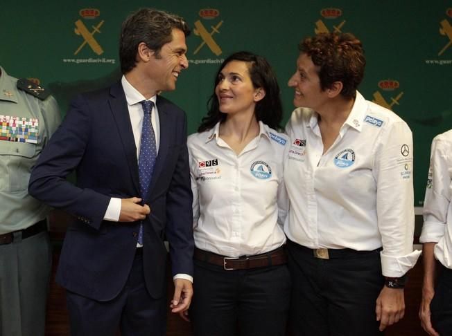 15/11/2016.SOCIEDAD.El delegado del Gobierno, Enrique Hernández Bento presenta la conferencia de las cinco mujeres con cáncer que se embarcan desde Tenerife..Cuartel de Guardia Civil, Santa Cruz