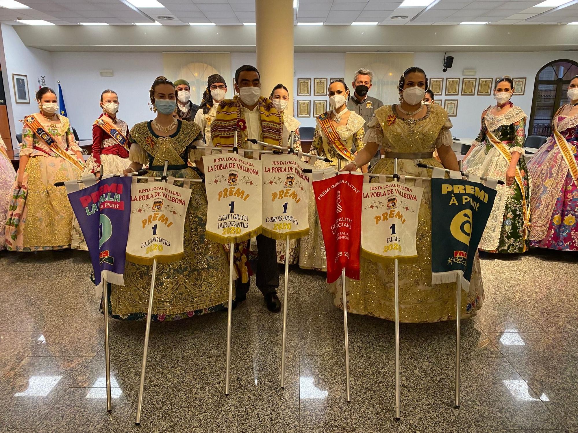 Recogida de premios de las Fallas de la Pobla de Vallbona