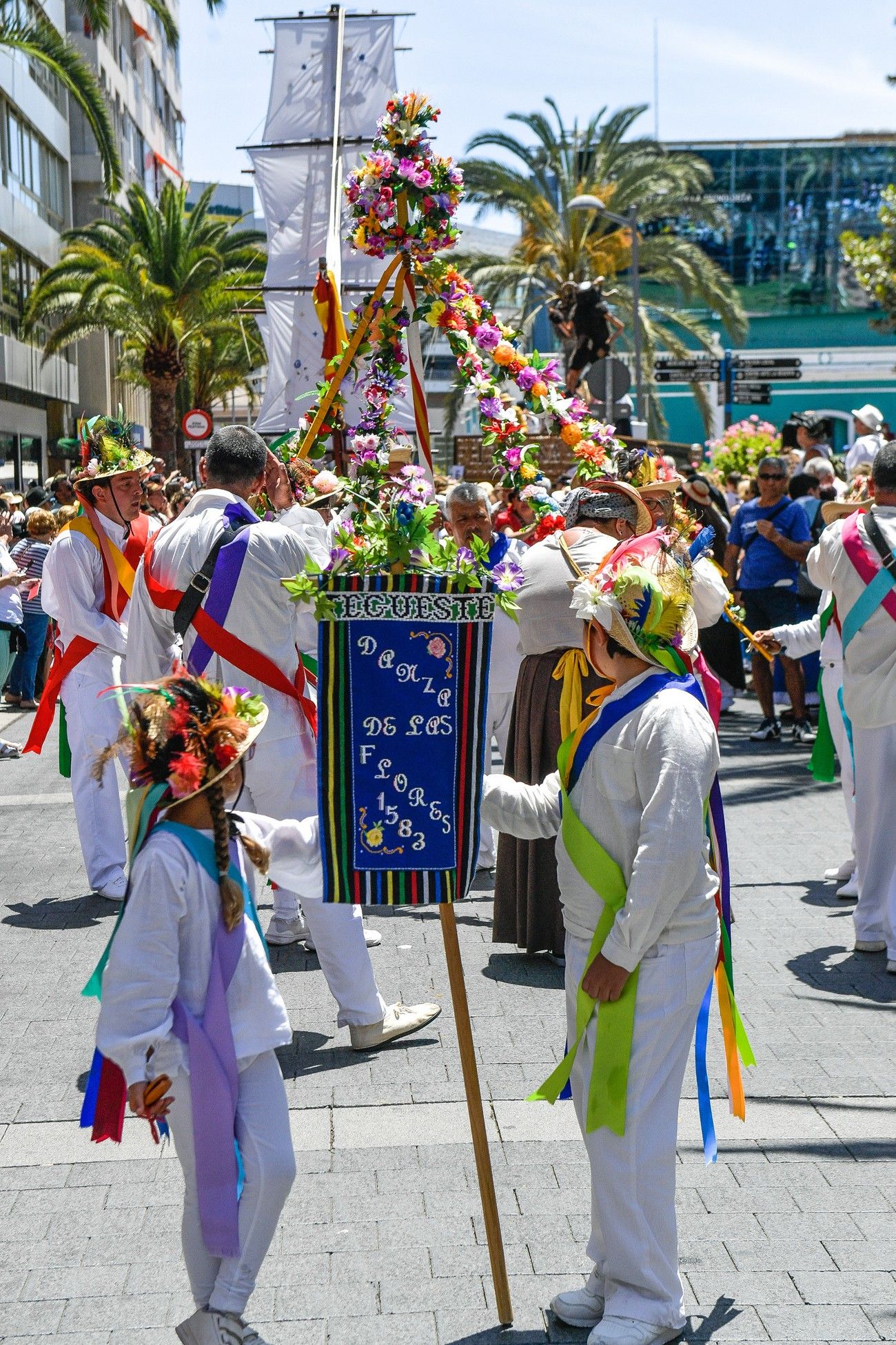 Una romería con bikini en Las Palmas de Gran Canaria