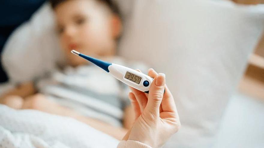 Mi hijo tiene fiebre, ¿debo acudir a Urgencias?