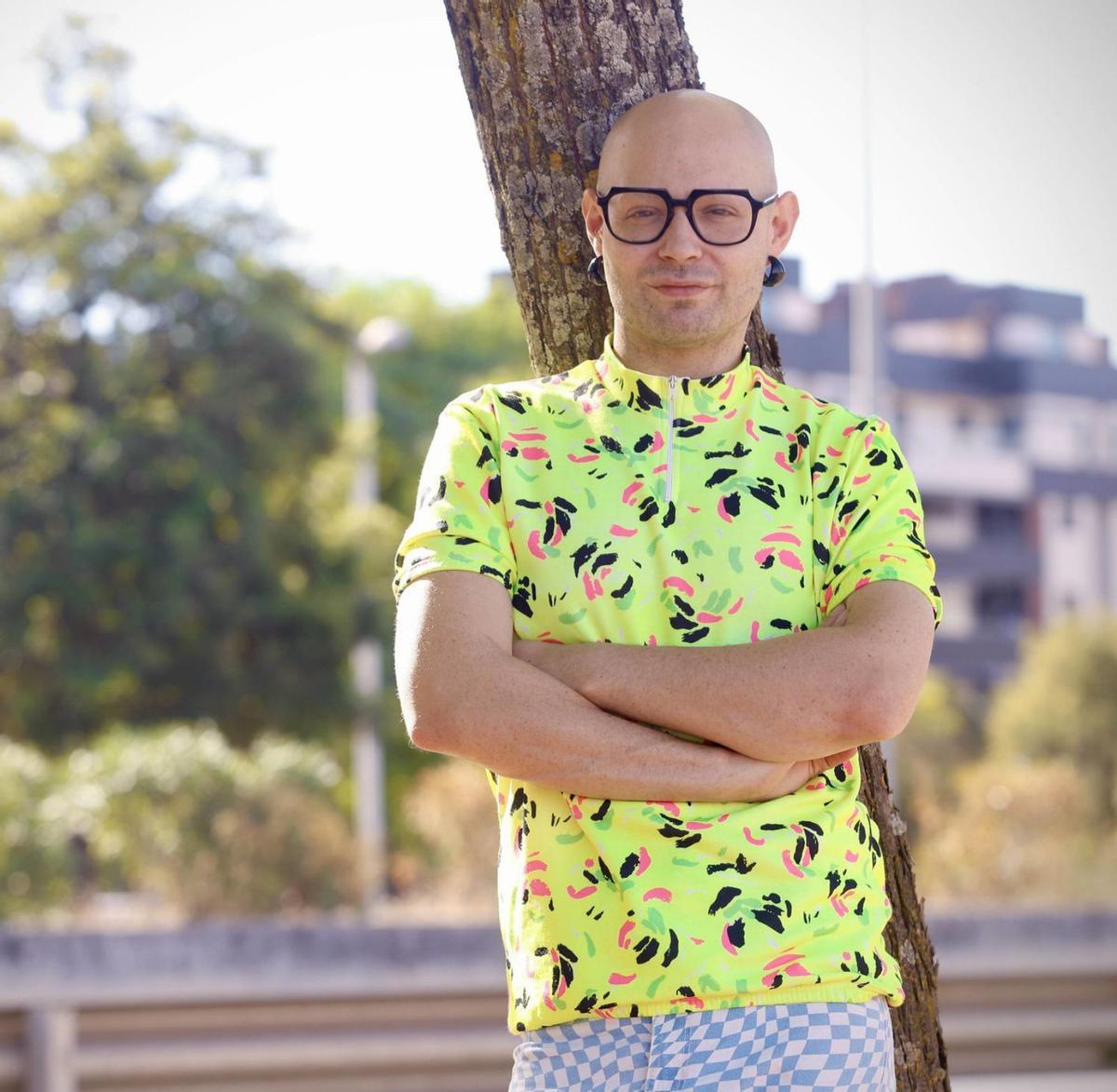 Juanan, el joven cordobés que hay detrás de Margarita Kalifata, posa para la entrevista. | MANUEL MURILLO